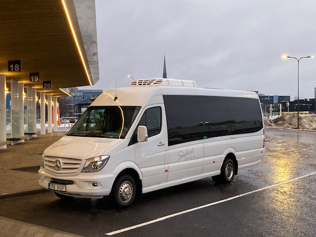 Südost OÜ valge 20-kohaline Mercedes-Benz reisibuss